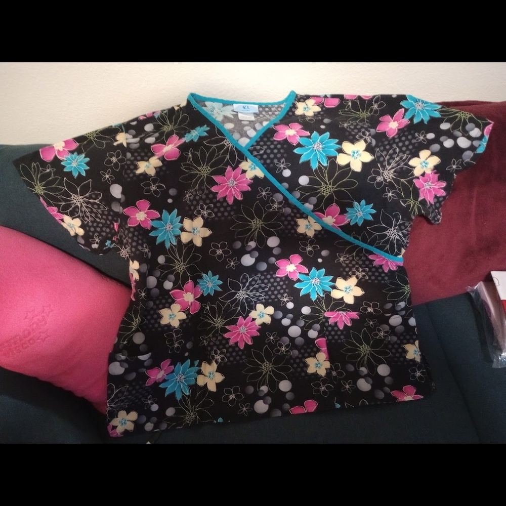 Black and Blue Floral Short Sleeve Tee Casual Style